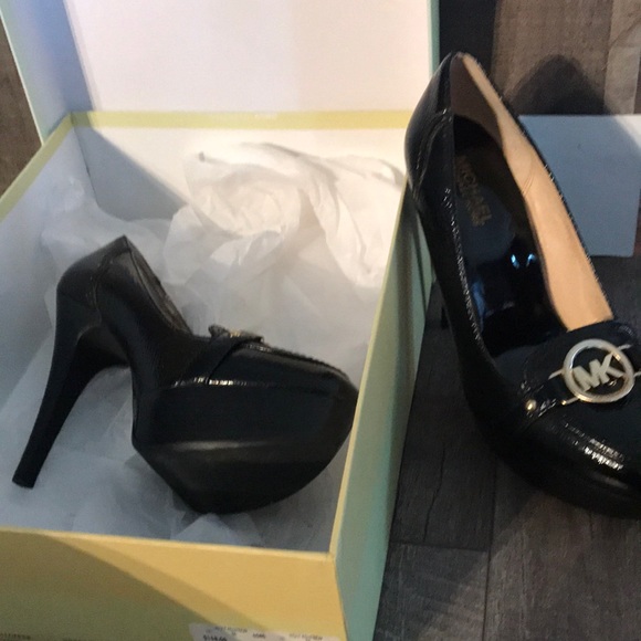 Michael Kors ladies size 7